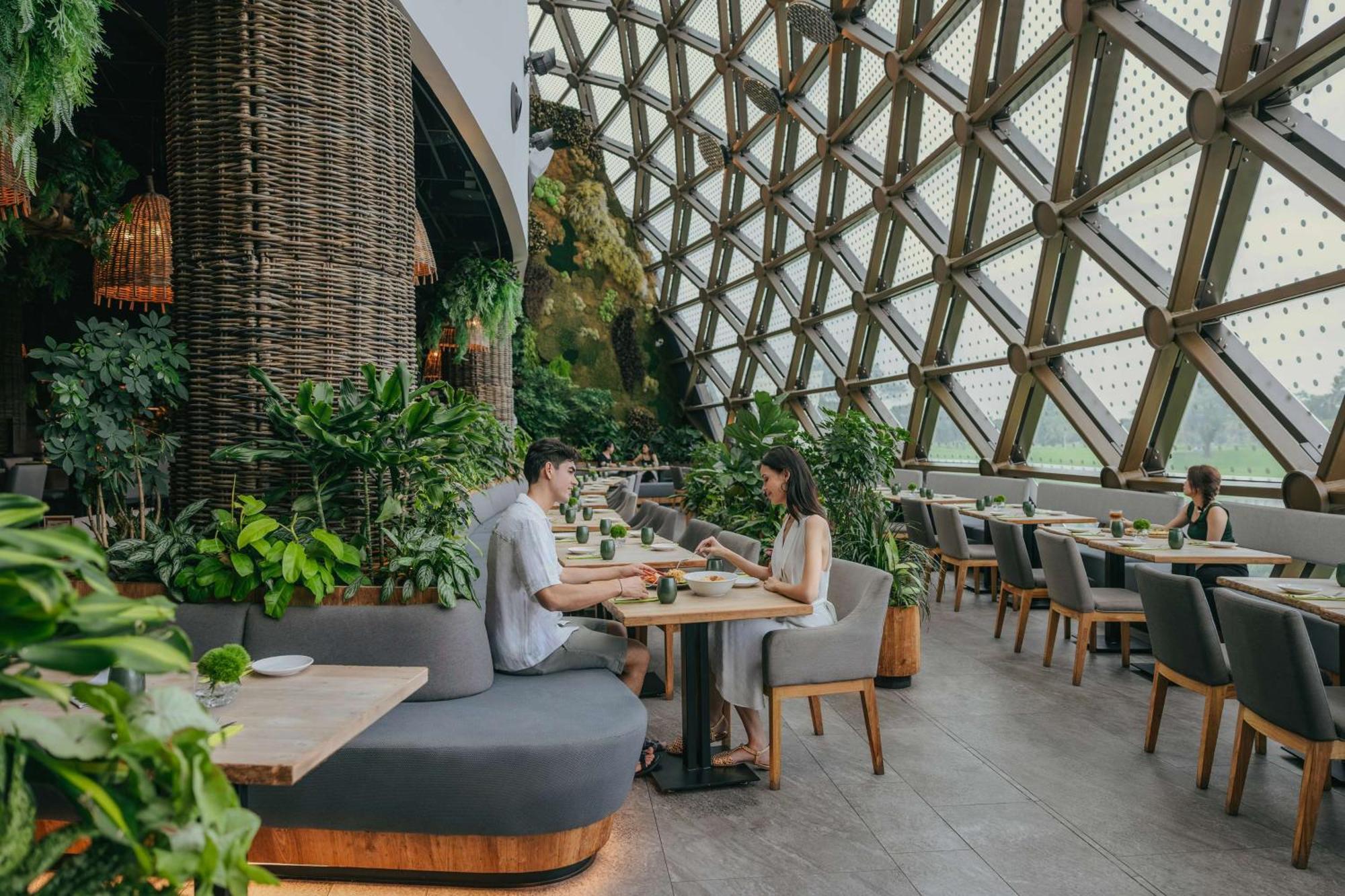 拉古娜都喜天丽酒店 新加坡 外观 照片 Restaurant in the Diamond Tower
